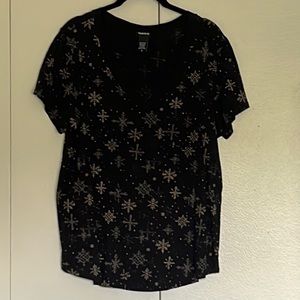 Black snowflake torrid shirt size 2